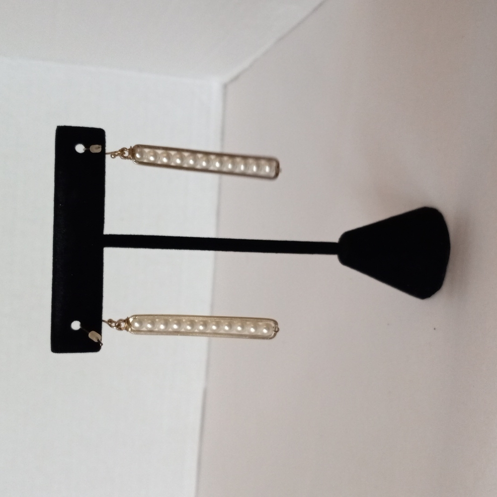 Pearl bar drop gold tone earrings - Picture 3 of 5